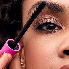 Essence I Love Extreme Crazy Volume Mascara - Image 2